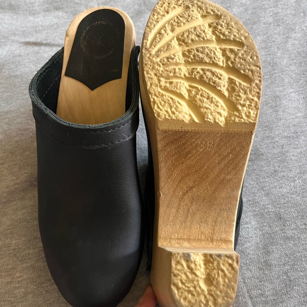 No. 6 Old School Clog in black - Picture 2 of 6